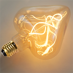 Светодиодная лампа сердце 8 ватт  Е27, 220 В, бело-желтая 2700K