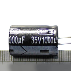 Электролитический конденсатор 1500 мкФ 35 V