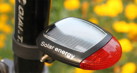 Задний велосипедный фонарь на солнечной батарее
