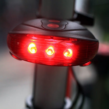 Задний велосипедный фонарь с лазерной разметкой
