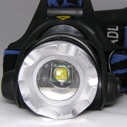 Фокусируемый наголовный фонарь на CREE XM-L U2 900 люмен