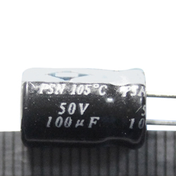 Электролитический конденсатор 100 мкФ 50 V