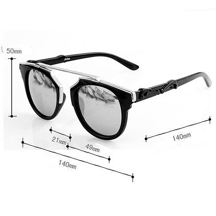 Темно-серые солнцезащитные очки в черно-бело-серебряной оправе